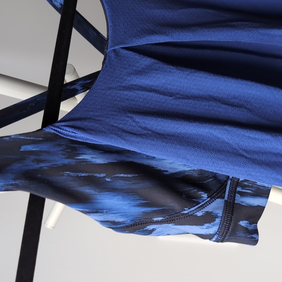 Lululemon Nouveau limits Tank With Attached Bra, Size 6, Royal Blue - Picture 3 of 7